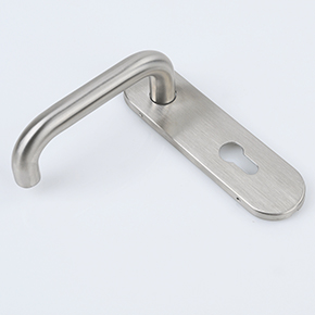 ¿Las manijas de palanca deben ser calificadas por el fuego?