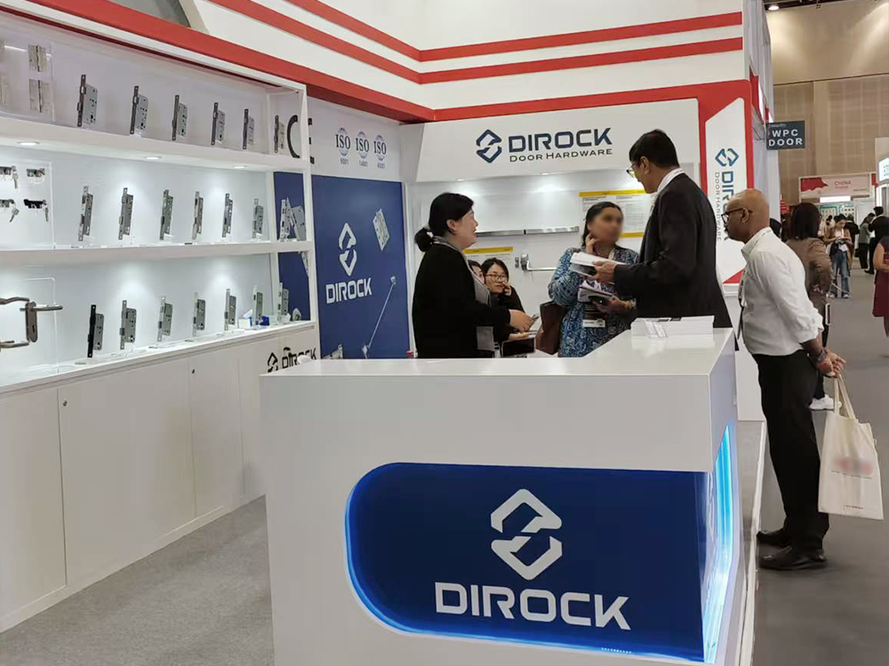Dirock interact&uacute;a con los clientes en Big 5 Global